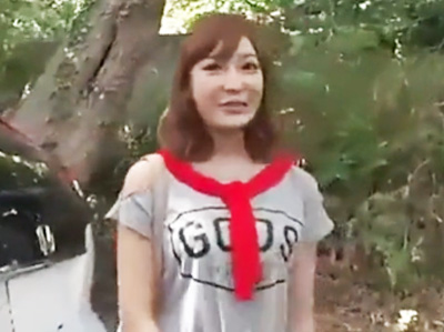「ちょっと恥ずかしいけど‥」大自然の中での羞恥パコに大興奮の美乳お姉さんｗ