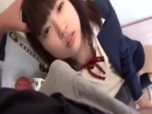 部活サボって先輩チンポをフェラして中出しエッチしちゃう黒髪清楚な女子校生