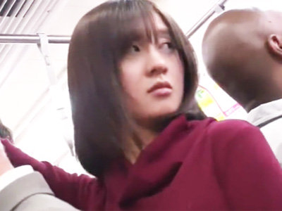 女子大生が黒人に電車で痴漢され尾行されて種付けレイプの餌食に‥