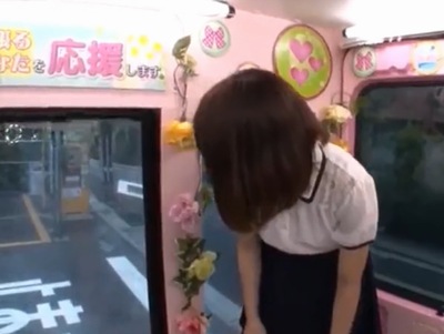 「入ってる！？挿ってるッ！」素股だけと聞いていたのにJD4年にぬるっと挿入して射精まで激ピストン