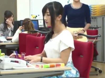 巨根ガン突きされるも何食わぬ顔して商談進めるセクシーOL