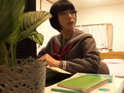 黒髪ショトカの地味子がエロ男にチンポ挿入され→快感に敗北してアクメ顔披露