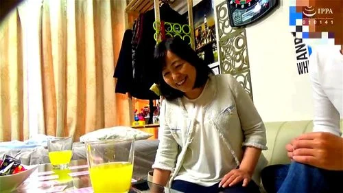 どこにでもいそうな普通のぽっちゃり熟女…だからこそ興奮する！イケメンナンパ師の口車に乗せられて持ち帰り＆中出しエッチ(