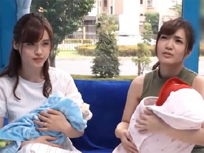 子供を出産したばかりの若妻コンビがお金の誘惑に負けて初対面チンポとガチハメ