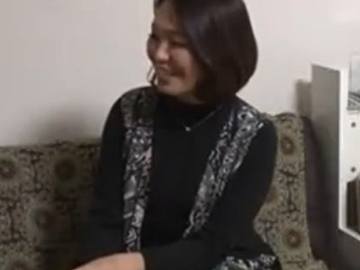 油断しきった熟女妻マンコに若いザーメン膣内射精！