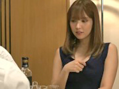 吐息で喘ぎ隣で眠る旦那に隠れて部下のスローピストンに悶絶する若妻