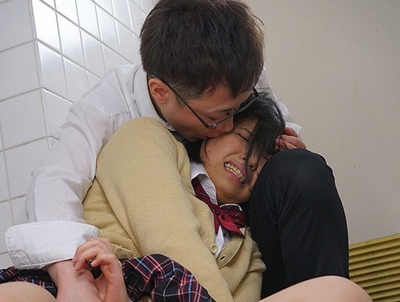寝取られ体質持っちゃってるロリJKが…至る所で男に食われてｗ