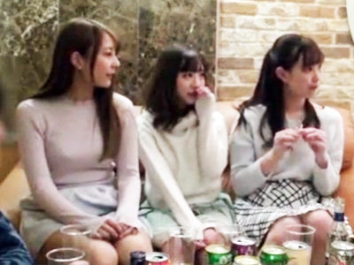女子大生軍団を声かけしてラブホに連行！王様ゲームから乱交パーティーｗ
