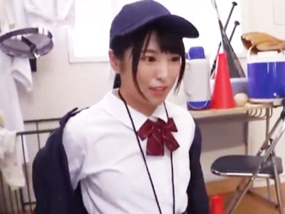 美少女マネージャーの密着マッサージでフル勃起して部室でぶっかけパコ