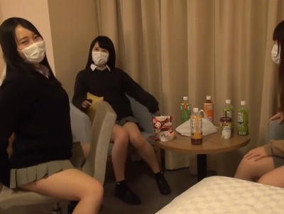 即削除注意！リアル女子校生たちとパパ活乱交する最高な個人撮影