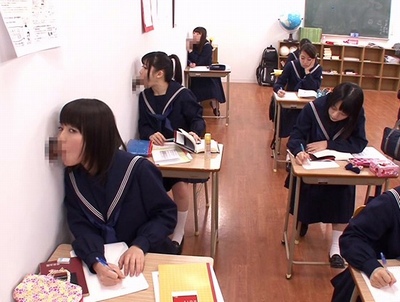 机・壁・床からも生えてるチンポ！進学校なのにおしゃぶりに余念がないJKたちｗ