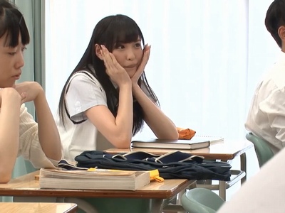 激カワJKが風紀委員に選ばれながらもコッソリ学校大人の関係